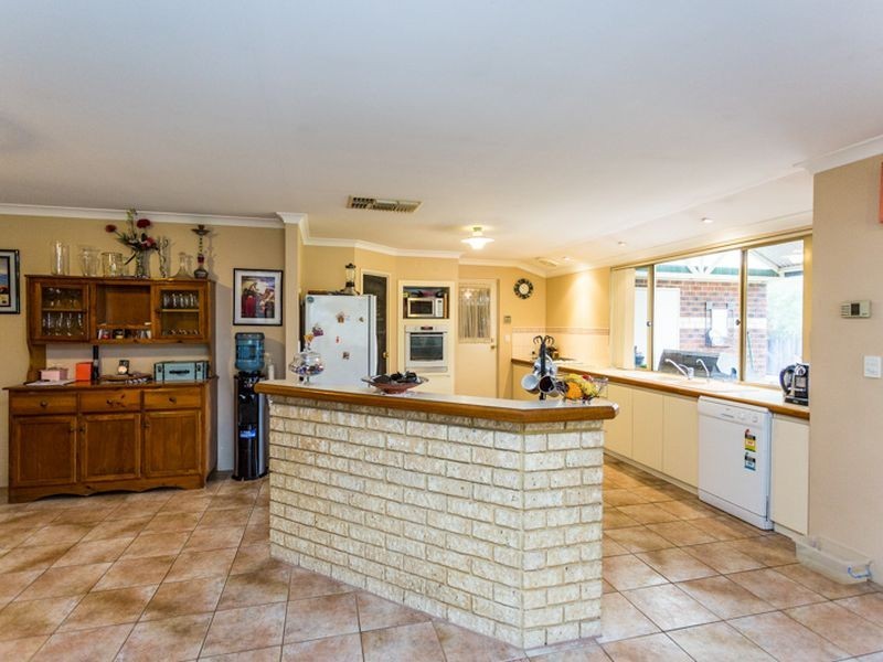 18 Paradise Grove, Atwell WA 6164