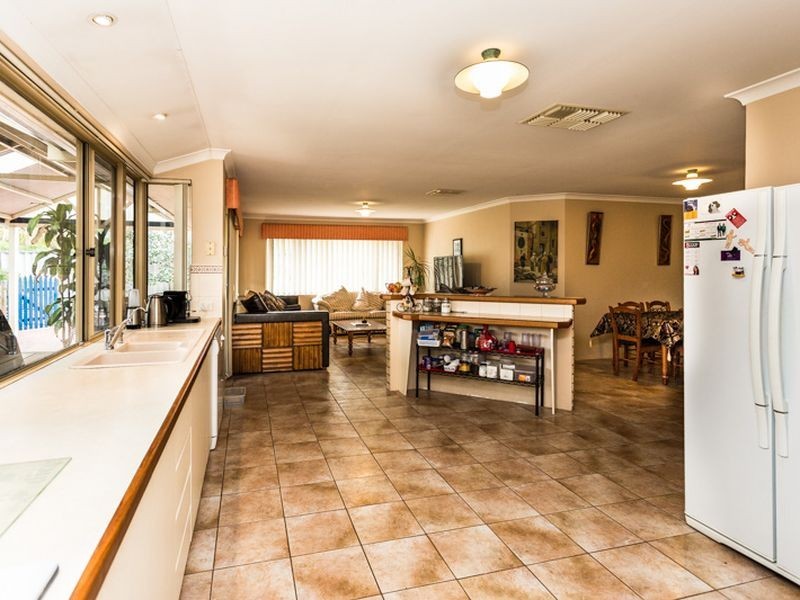 18 Paradise Grove, Atwell WA 6164