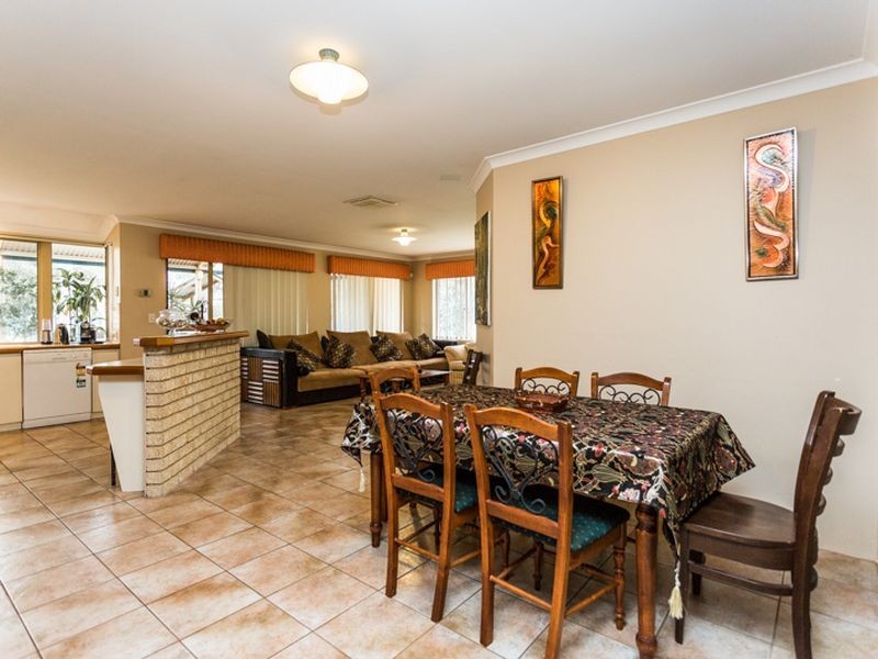 18 Paradise Grove, Atwell WA 6164