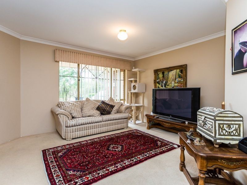 18 Paradise Grove, Atwell WA 6164