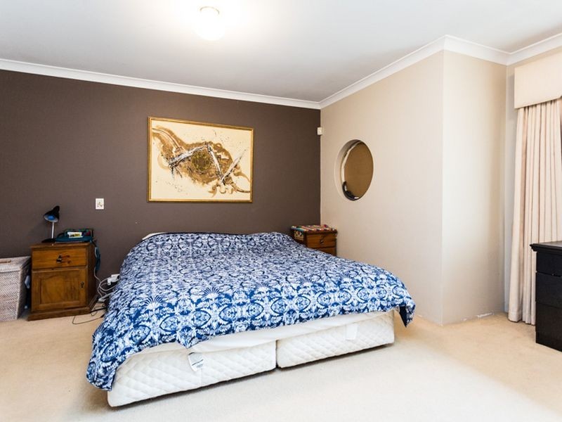 18 Paradise Grove, Atwell WA 6164