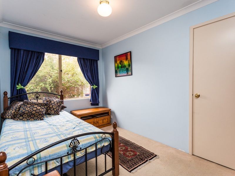 18 Paradise Grove, Atwell WA 6164