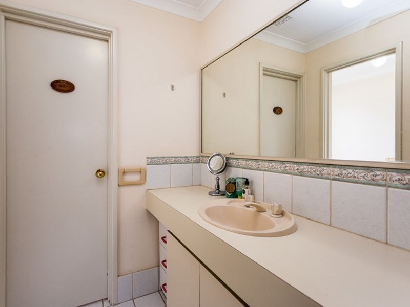 18 Paradise Grove, Atwell WA 6164