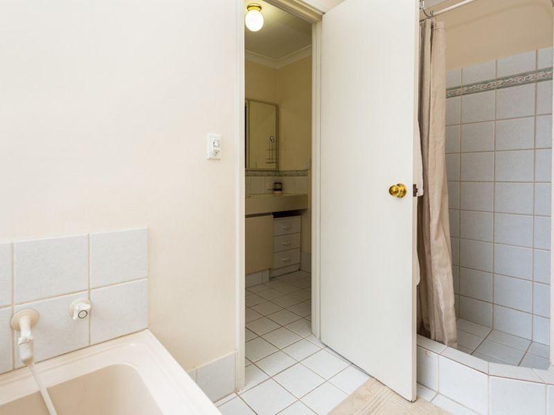 18 Paradise Grove, Atwell WA 6164