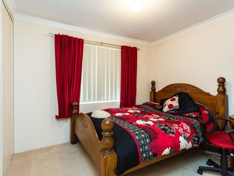 18 Paradise Grove, Atwell WA 6164