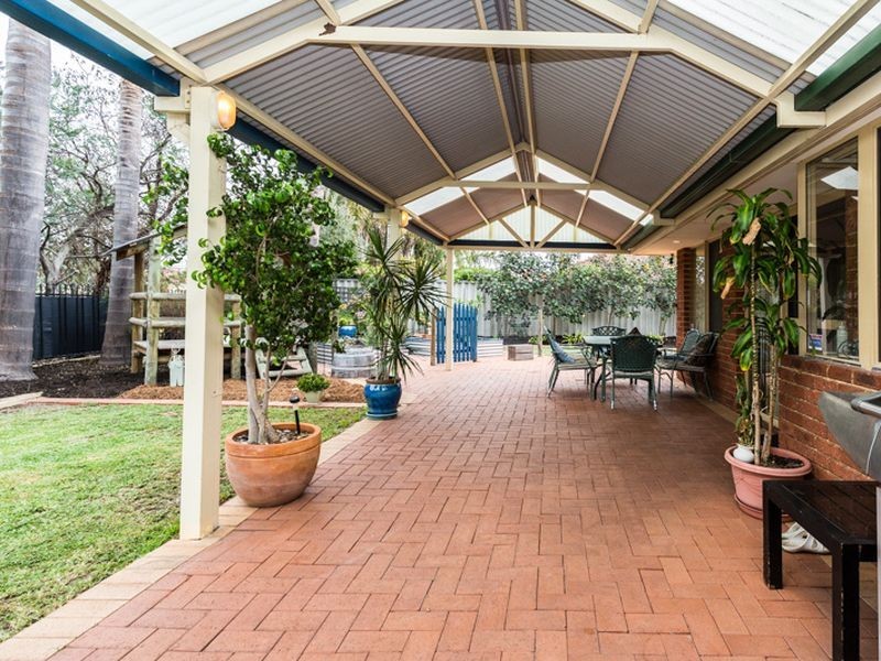 18 Paradise Grove, Atwell WA 6164