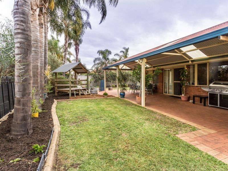 18 Paradise Grove, Atwell WA 6164