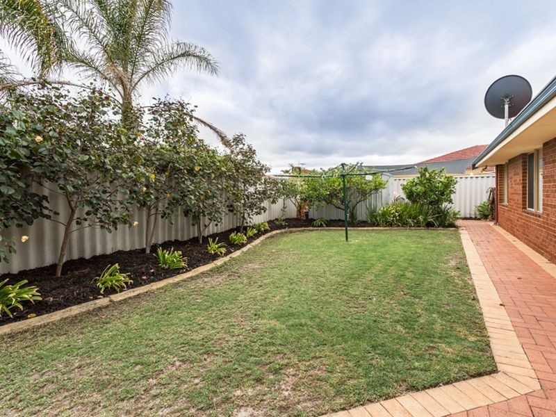 18 Paradise Grove, Atwell WA 6164