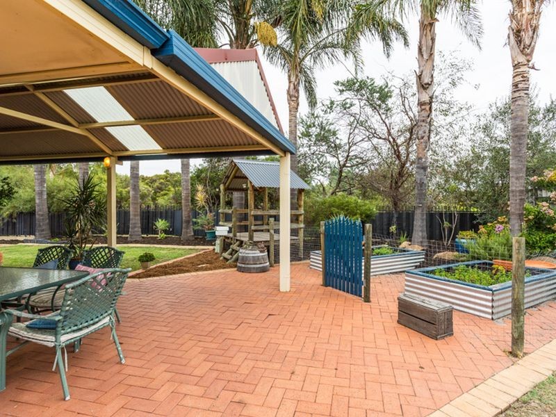 18 Paradise Grove, Atwell WA 6164