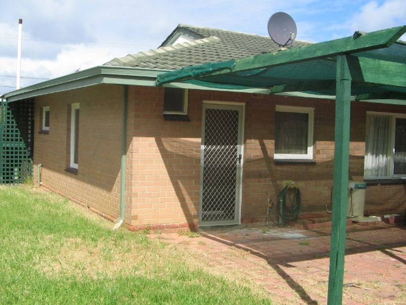 2/17 Grealis Street, Armadale WA 6112