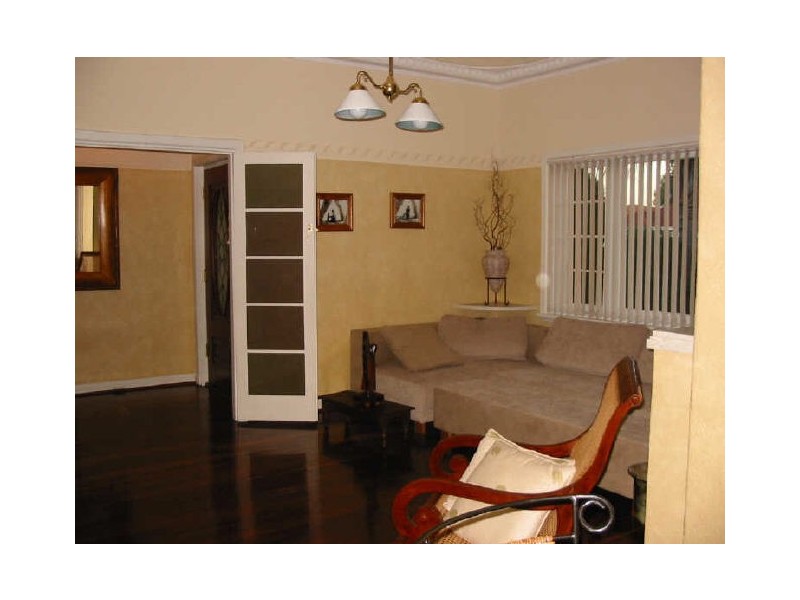 11 Northlake Road, Alfred Cove WA 6154