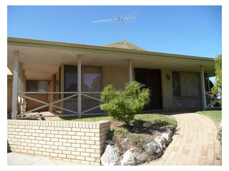 11 Hoking Place, Coogee WA 6166