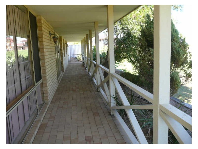 11 Hoking Place, Coogee WA 6166