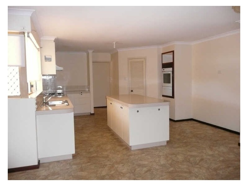 11 Hoking Place, Coogee WA 6166