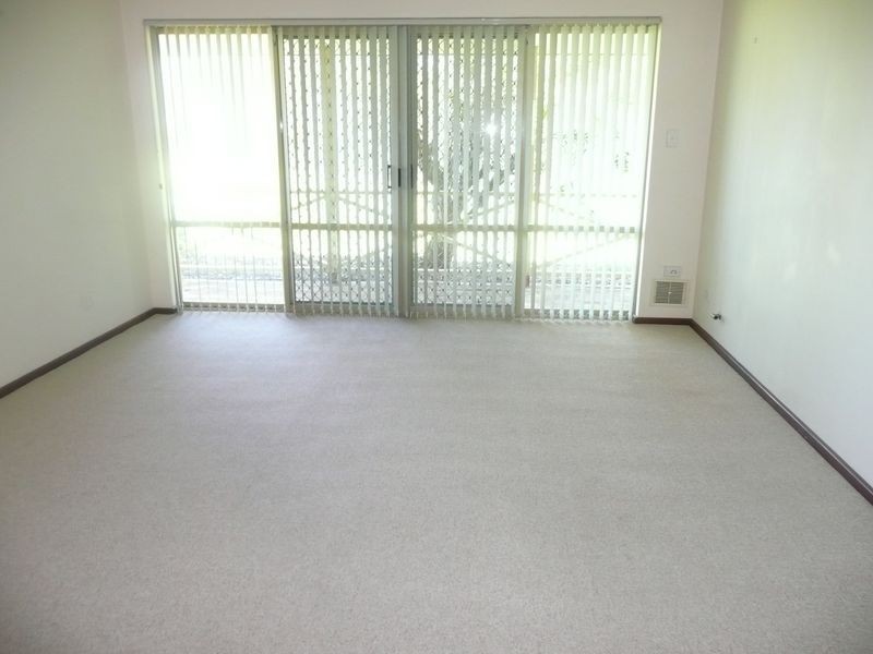 11 Hoking Place, Coogee WA 6166