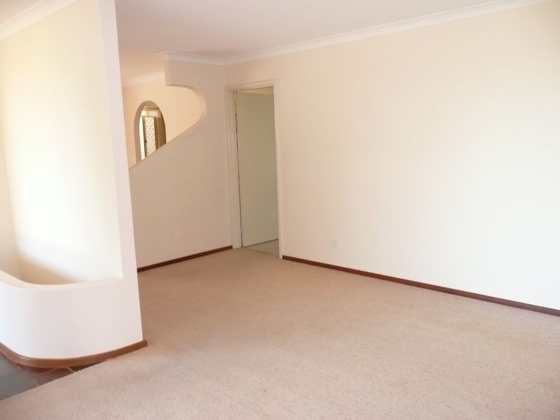 11 Hoking Place, Coogee WA 6166