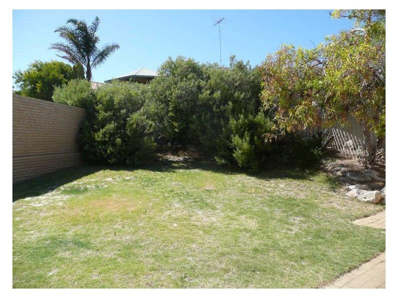 11 Hoking Place, Coogee WA 6166