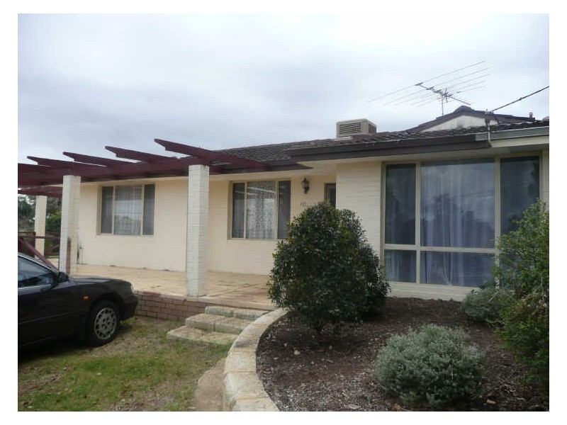 10 Ashley Drive, Kelmscott WA 6111