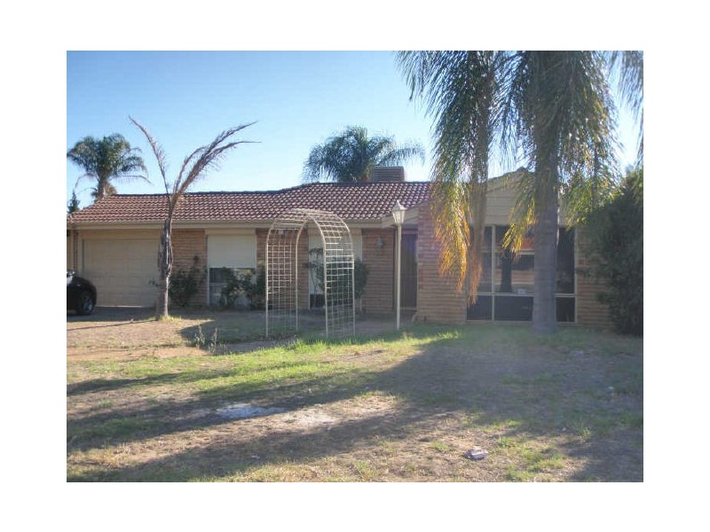 4 Seville Drive, Seville Grove WA 6112