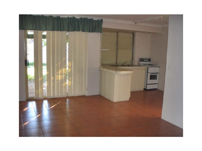 4 Seville Drive, Seville Grove WA 6112