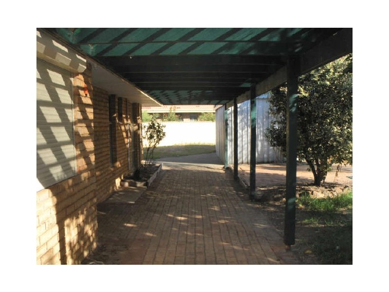 4 Seville Drive, Seville Grove WA 6112