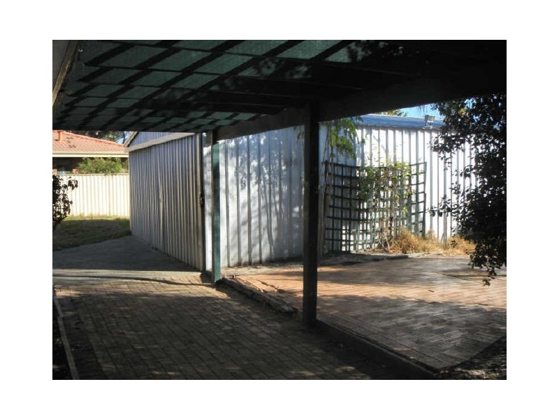 4 Seville Drive, Seville Grove WA 6112