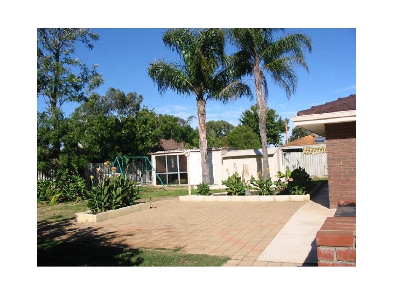 A/2 Cabarita Road, Armadale WA 6112