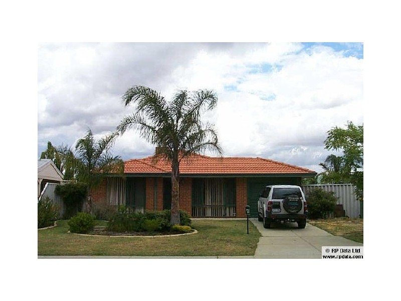 40 Strawberry Drive, Seville Grove WA 6112