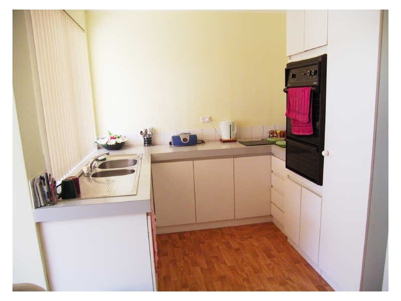 6/15 Moore Gardens, Kardinya WA 6163