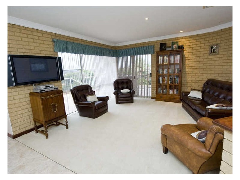 16 Whelan Road, Kardinya WA 6163