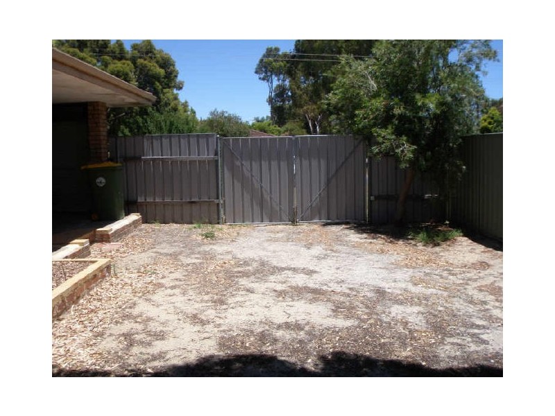 5 Challis Road, Armadale WA 6112