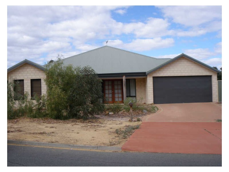 22 Bernard Street, Kelmscott WA 6111