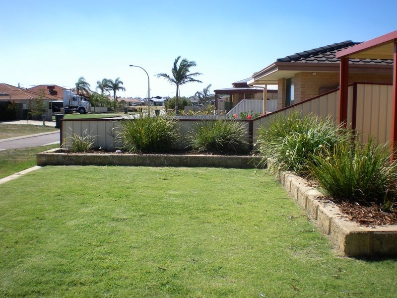 11 McCubbin Loop, Seville Grove WA 6112