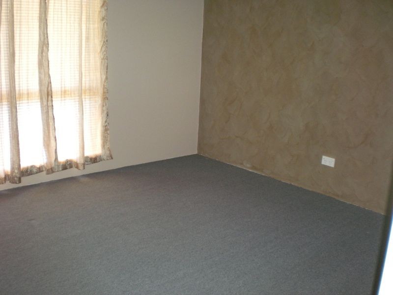 11 McCubbin Loop, Seville Grove WA 6112