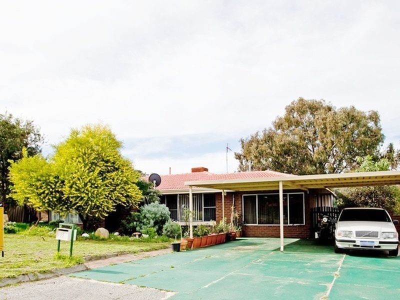 13 Looranah Street, Mount Nasura WA 6112