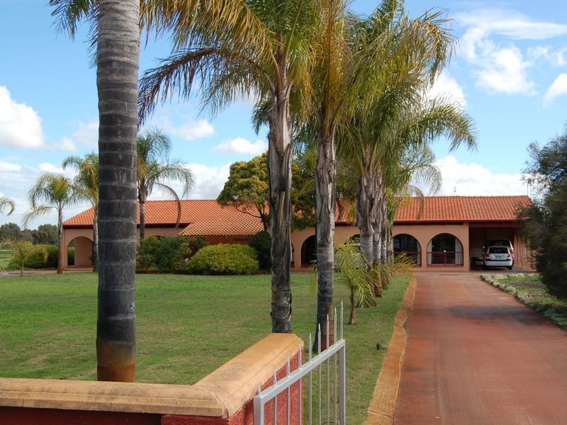 104 Kargotich Road, Oakford WA 6121