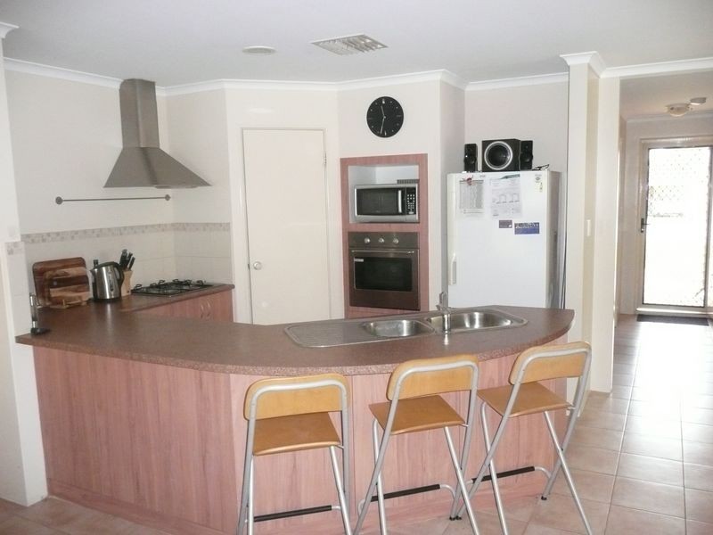16 Milano Loop, Seville Grove WA 6112