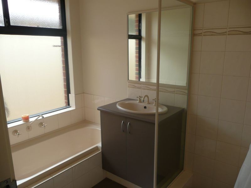 16 Milano Loop, Seville Grove WA 6112