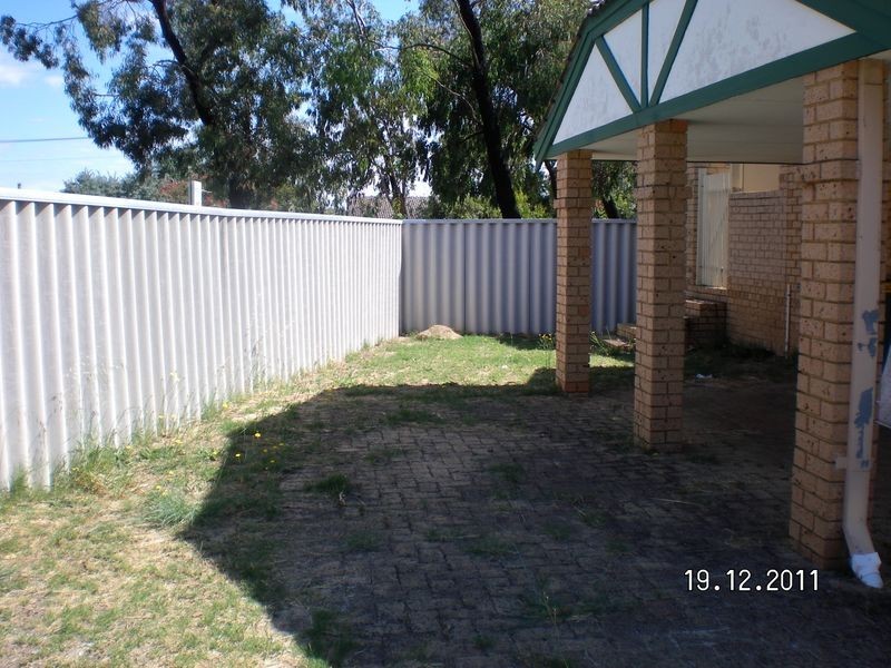 1/11 Stott Close, Armadale WA 6112