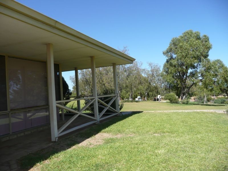 11 Hoking Place, Coogee WA 6166