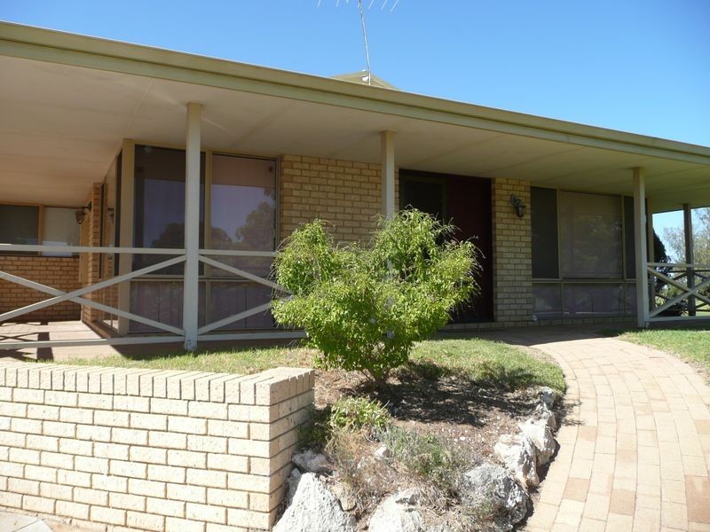 11 Hoking Place, Coogee WA 6166