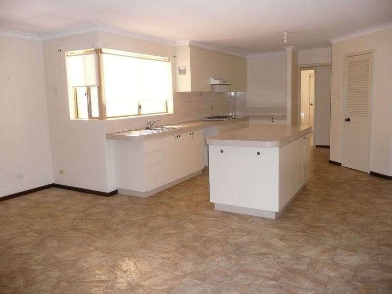 11 Hoking Place, Coogee WA 6166