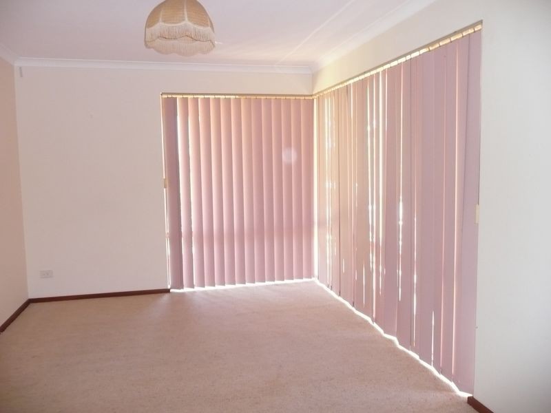 11 Hoking Place, Coogee WA 6166