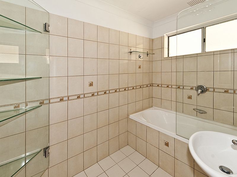 9 Pendragon Court, Camillo WA 6111