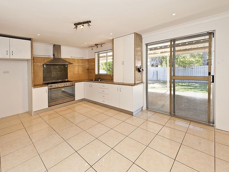 9 Pendragon Court, Camillo WA 6111