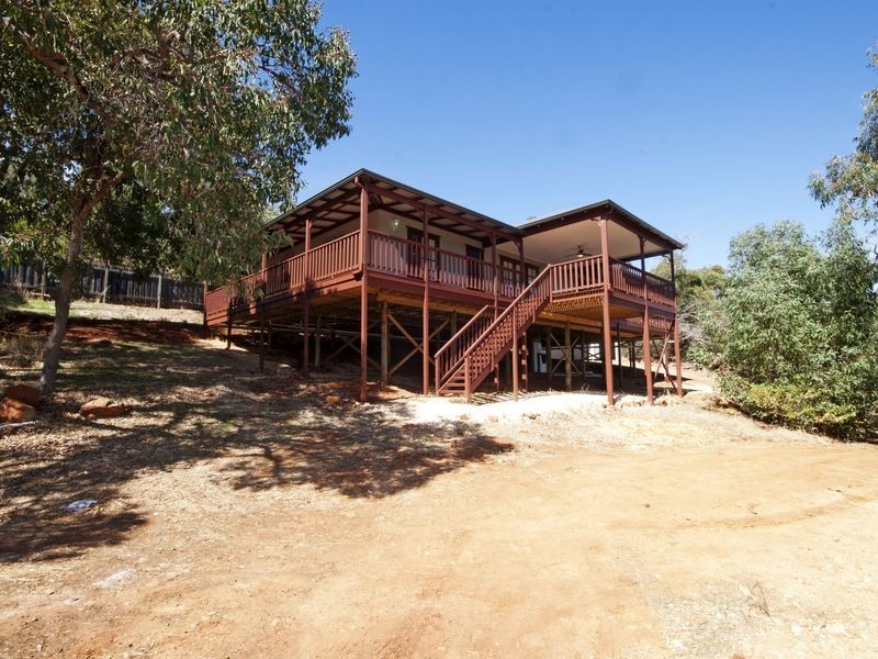 35 Talus Drive, Mount Richon WA 6112