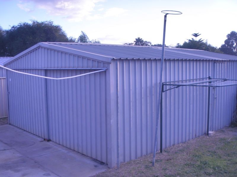 8 Smith Close, Armadale WA 6112