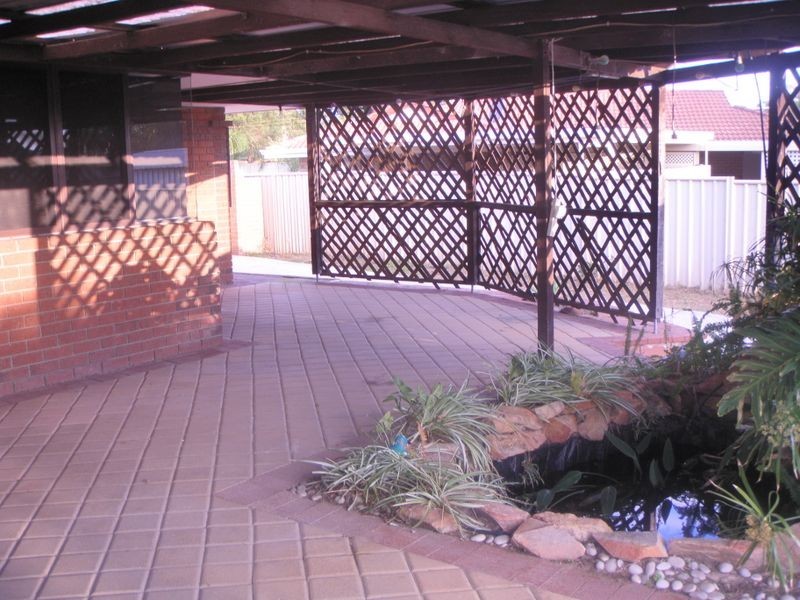 8 Smith Close, Armadale WA 6112