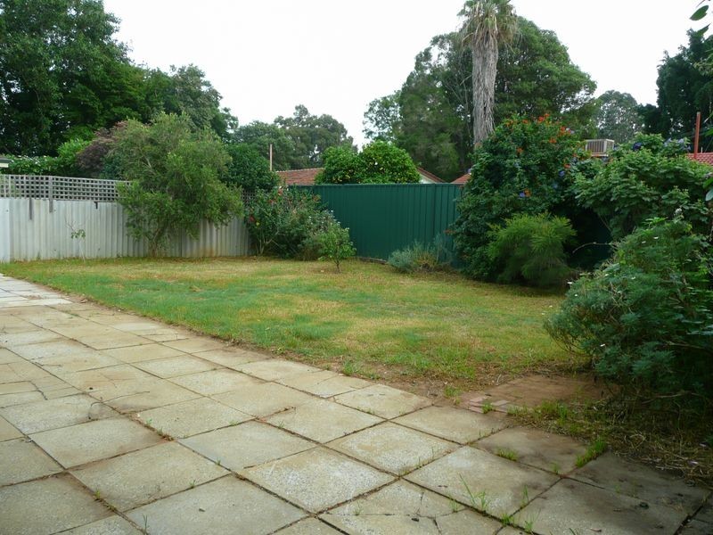 11 Banksia Way, Camillo WA 6111