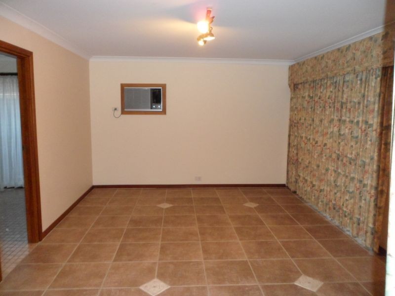 10 Witney Place, Leeming WA 6149